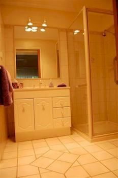 Aarinda Holiday Apartments
