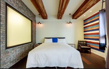 Hotel Treasury 301