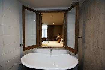 King And Queen Hotel Suites