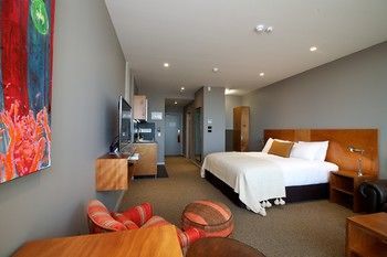 King And Queen Hotel Suites