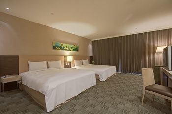 Lakeshore Hotel