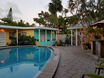 Hotel Alexander Palms Court