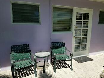 Hotel Alexander Palms Court