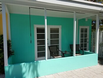 Hotel Alexander Palms Court