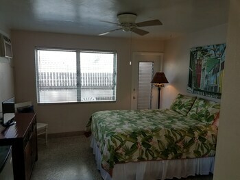 Hotel Alexander Palms Court