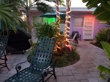 Hotel Alexander Palms Court