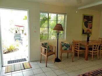 Hotel Alexander Palms Court