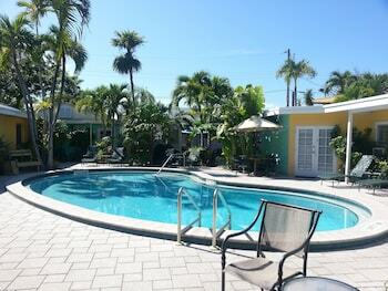 Hotel Alexander Palms Court