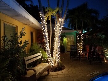 Hotel Alexander Palms Court