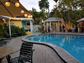 Hotel Alexander Palms Court