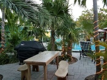Hotel Alexander Palms Court