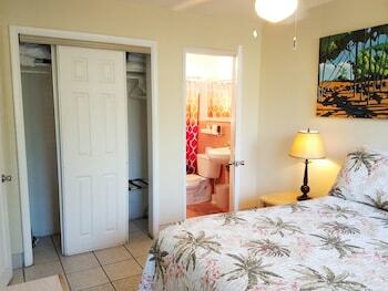 Hotel Alexander Palms Court