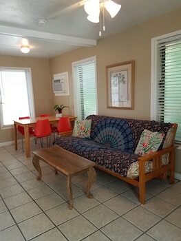 Hotel Alexander Palms Court