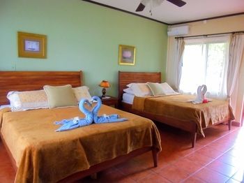 Hotel Delfin Beachfront Resort