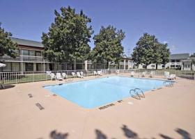Hotel Econo Lodge & Suites