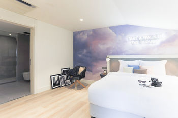 Cloud 7 Hotel