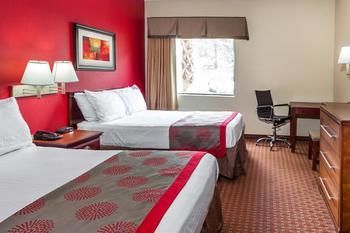 Hotel Ramada Locust Grove