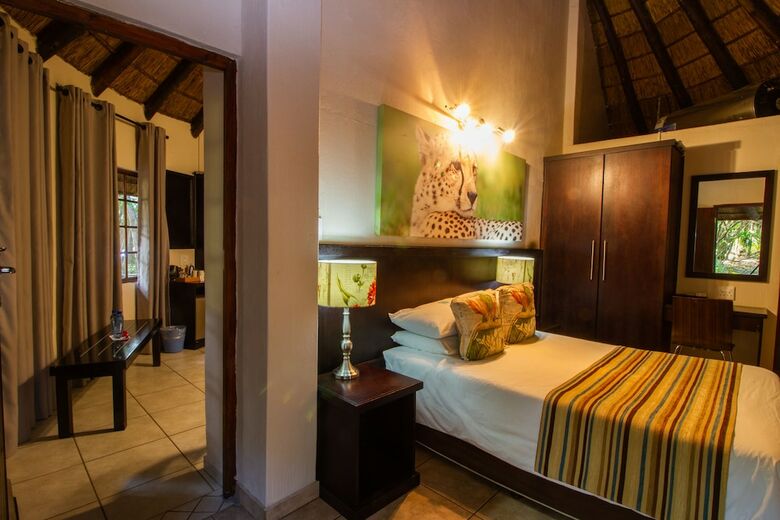 Posada Emdoneni Lodge With Cheetah Project