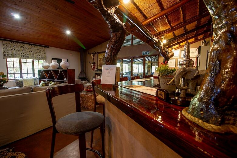 Posada Emdoneni Lodge With Cheetah Project