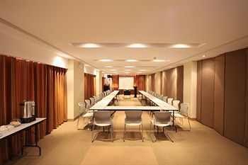 Court Meridian Hotel And Suites