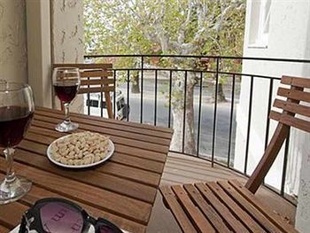 Globe Apartments