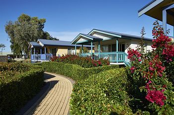 Aparthotel Adelaide Shores Resort