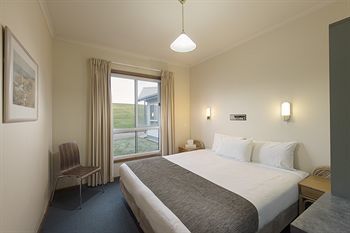 Aparthotel Adelaide Shores Resort