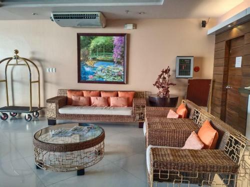 Allure Hotel & Suites