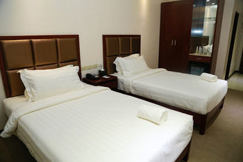 Big Hotel Suites