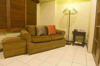 Artina Suites Hotel