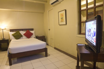 Artina Suites Hotel
