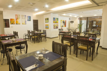 Artina Suites Hotel