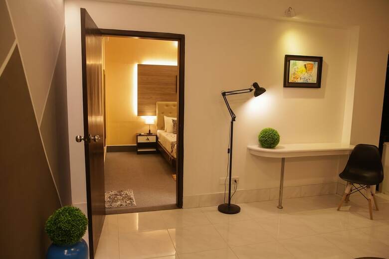 Hotel Tropical Daisy