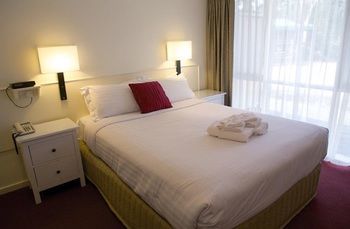 Sanctuary House Resort Motel