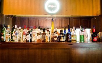 St. Lachlan Hotel & Suites