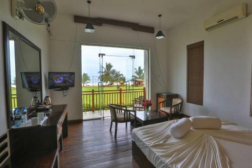 Hotel Laya Waves