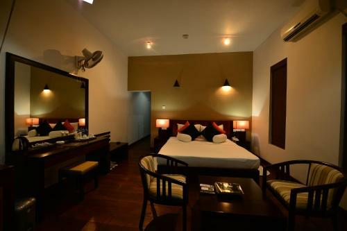 Hotel Laya Waves