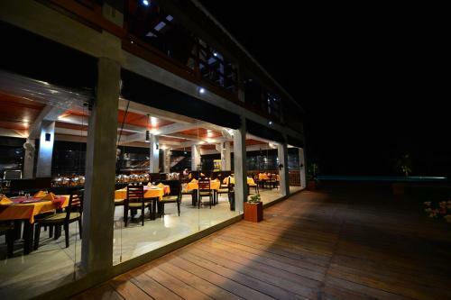 Hotel Laya Waves