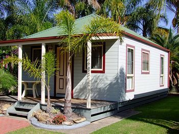 Villa Coachhouse Marina Resort
