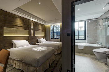 Green World Station Hotel