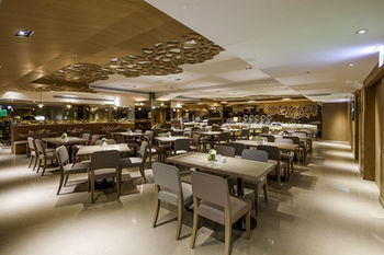 Green World Station Hotel