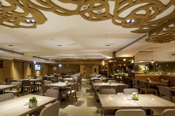 Green World Station Hotel