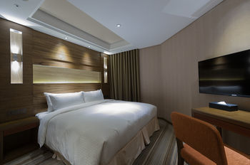 Green World Station Hotel