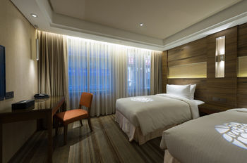 Green World Station Hotel