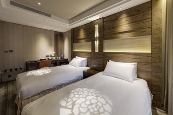 Green World Station Hotel