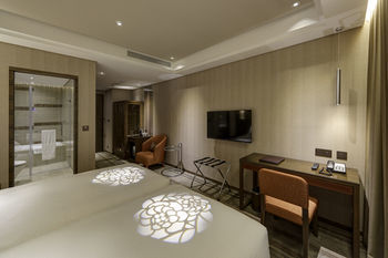 Green World Station Hotel