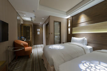 Green World Station Hotel