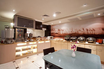 S Aura Hotel