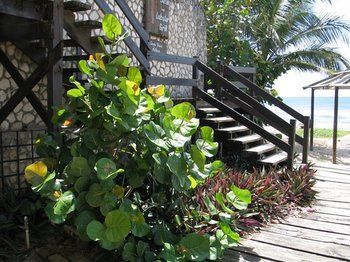 Hotel Sandy Point Village