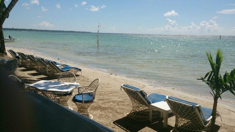 Hotel Village On The Beach